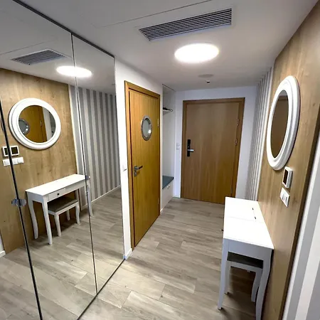 6 Pietro Seaside Апартаменты *